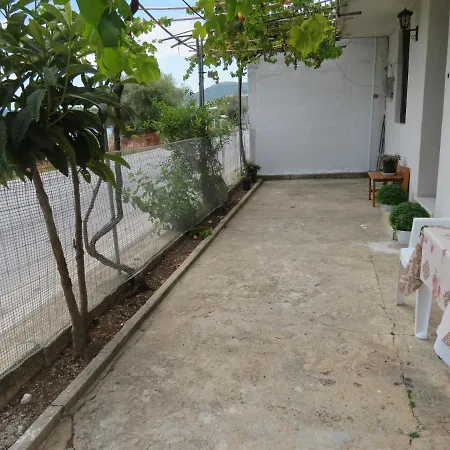 Perigiali House דירה נידרי