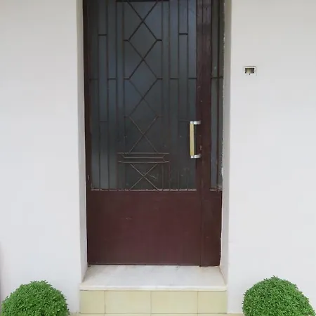 Perigiali House דירה *